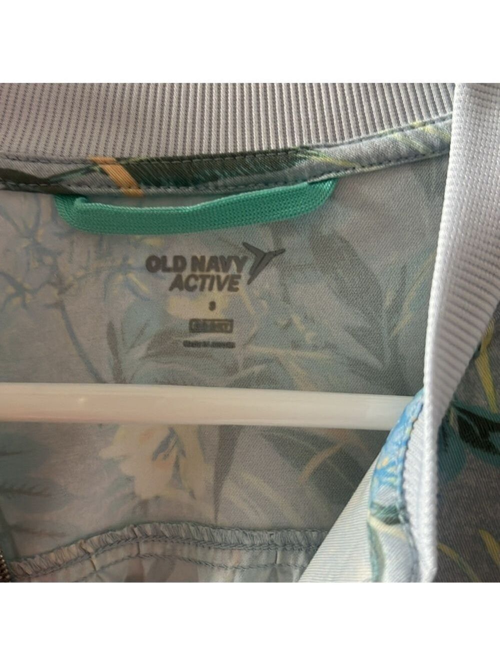 Old navy active jacket - Picture 2 of 7